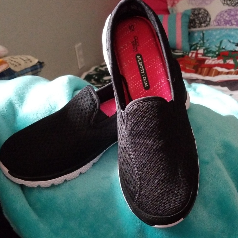 NWT  Black Cool Wave Slip on Shoes
